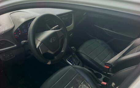 Hyundai Solaris II рестайлинг, 2018 год, 600 000 рублей, 15 фотография