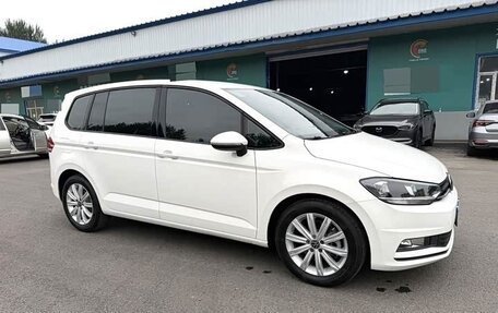 Volkswagen Touran III, 2022 год, 1 565 000 рублей, 3 фотография