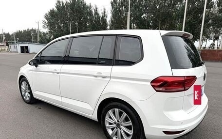 Volkswagen Touran III, 2022 год, 1 565 000 рублей, 4 фотография