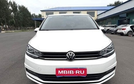 Volkswagen Touran III, 2022 год, 1 565 000 рублей, 2 фотография