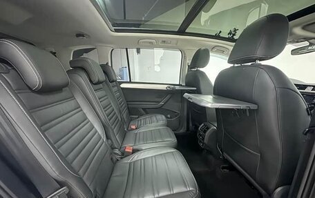 Volkswagen Touran III, 2022 год, 1 565 000 рублей, 19 фотография