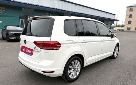 Volkswagen Touran III, 2022 год, 1 565 000 рублей, 6 фотография