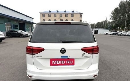 Volkswagen Touran III, 2022 год, 1 565 000 рублей, 5 фотография