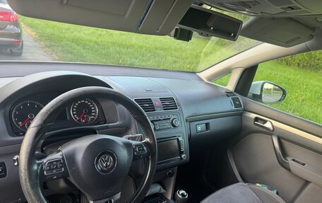 Volkswagen Touran III, 2011 год, 900 000 рублей, 6 фотография