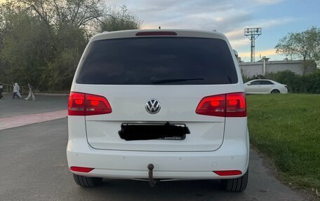 Volkswagen Touran III, 2011 год, 900 000 рублей, 4 фотография