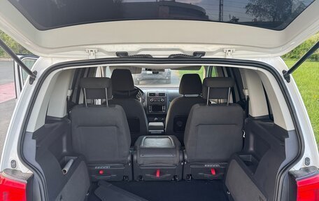 Volkswagen Touran III, 2011 год, 900 000 рублей, 11 фотография