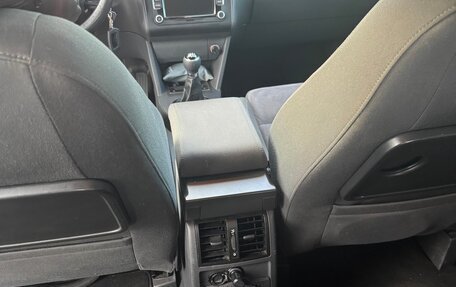 Volkswagen Touran III, 2011 год, 900 000 рублей, 8 фотография