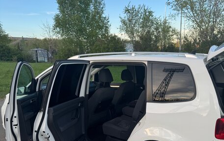 Volkswagen Touran III, 2011 год, 900 000 рублей, 10 фотография
