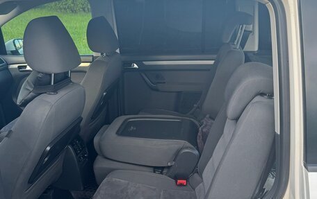 Volkswagen Touran III, 2011 год, 900 000 рублей, 9 фотография