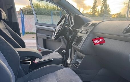 Volkswagen Touran III, 2011 год, 900 000 рублей, 13 фотография