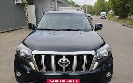 Toyota Land Cruiser Prado 150 рестайлинг 2, 2017 год, 4 350 000 рублей, 8 фотография