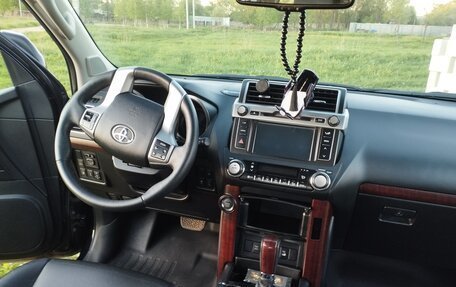 Toyota Land Cruiser Prado 150 рестайлинг 2, 2017 год, 4 350 000 рублей, 28 фотография