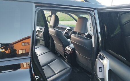Toyota Land Cruiser Prado 150 рестайлинг 2, 2017 год, 4 350 000 рублей, 26 фотография