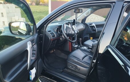 Toyota Land Cruiser Prado 150 рестайлинг 2, 2017 год, 4 350 000 рублей, 31 фотография