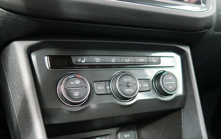 Volkswagen Tiguan II, 2019 год, 2 099 000 рублей, 19 фотография