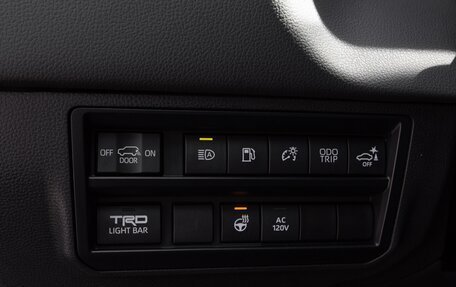 Toyota Sequoia, 2023 год, 9 350 000 рублей, 17 фотография