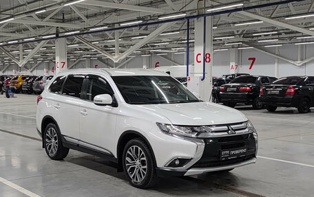 Mitsubishi Outlander III рестайлинг 3, 2015 год, 1 580 000 рублей, 3 фотография