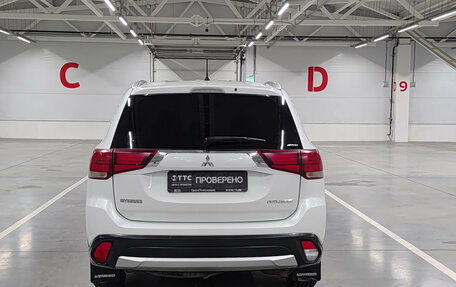 Mitsubishi Outlander III рестайлинг 3, 2015 год, 1 580 000 рублей, 7 фотография