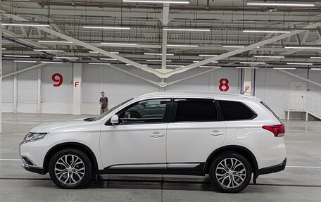 Mitsubishi Outlander III рестайлинг 3, 2015 год, 1 580 000 рублей, 10 фотография