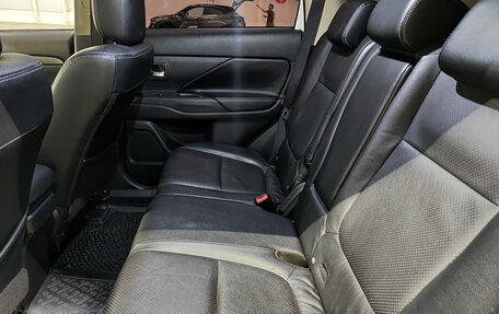 Mitsubishi Outlander III рестайлинг 3, 2015 год, 1 580 000 рублей, 15 фотография