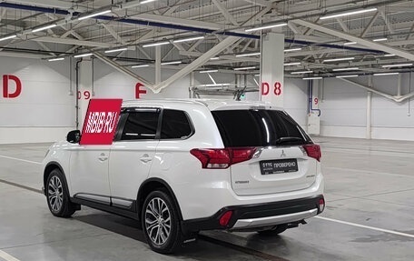 Mitsubishi Outlander III рестайлинг 3, 2015 год, 1 580 000 рублей, 8 фотография