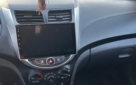 Hyundai Solaris II рестайлинг, 2012 год, 600 000 рублей, 6 фотография