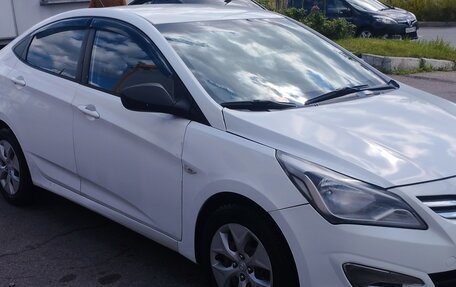 Hyundai Solaris II рестайлинг, 2015 год, 545 000 рублей, 3 фотография