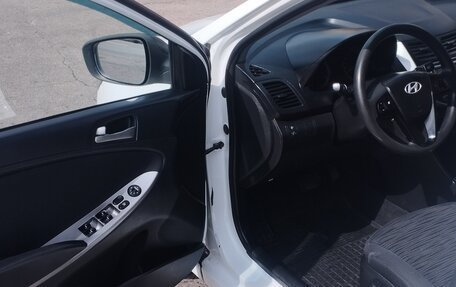Hyundai Solaris II рестайлинг, 2015 год, 545 000 рублей, 9 фотография