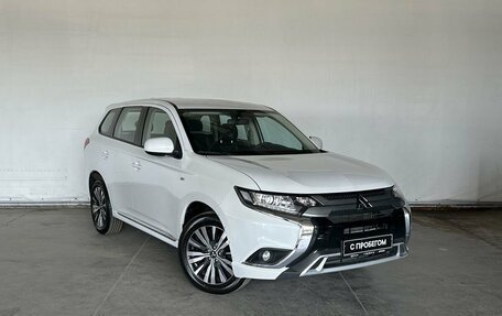 Mitsubishi Outlander III рестайлинг 3, 2022 год, 2 270 000 рублей, 3 фотография