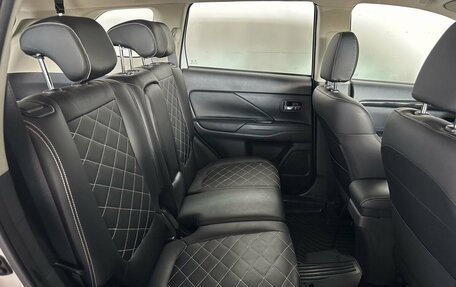 Mitsubishi Outlander III рестайлинг 3, 2022 год, 2 270 000 рублей, 10 фотография