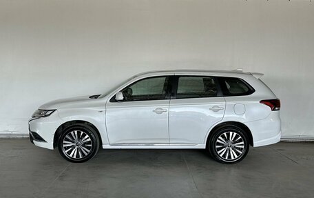 Mitsubishi Outlander III рестайлинг 3, 2022 год, 2 270 000 рублей, 4 фотография