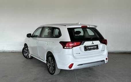 Mitsubishi Outlander III рестайлинг 3, 2022 год, 2 270 000 рублей, 7 фотография