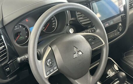 Mitsubishi Outlander III рестайлинг 3, 2022 год, 2 270 000 рублей, 12 фотография