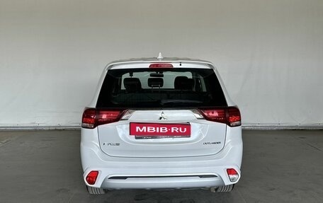 Mitsubishi Outlander III рестайлинг 3, 2022 год, 2 270 000 рублей, 6 фотография