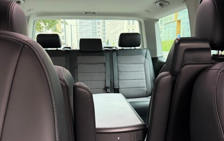 Volkswagen Multivan T6 рестайлинг, 2021 год, 8 700 000 рублей, 10 фотография