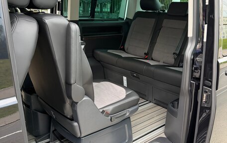 Volkswagen Multivan T6 рестайлинг, 2021 год, 8 700 000 рублей, 25 фотография