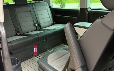 Volkswagen Multivan T6 рестайлинг, 2021 год, 8 700 000 рублей, 27 фотография