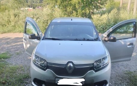 Renault Logan II, 2017 год, 1 000 000 рублей, 6 фотография
