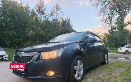 Chevrolet Cruze II, 2010 год, 500 000 рублей, 3 фотография