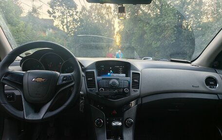 Chevrolet Cruze II, 2010 год, 500 000 рублей, 12 фотография