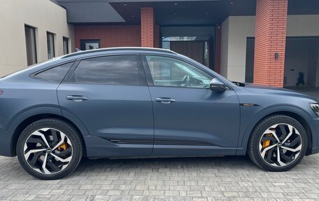Audi e-tron Sportback I, 2022 год, 5 900 000 рублей, 4 фотография