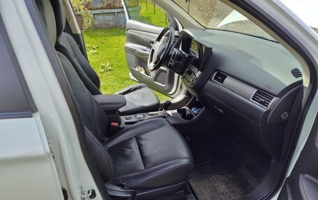 Mitsubishi Outlander III рестайлинг 3, 2012 год, 1 100 000 рублей, 10 фотография