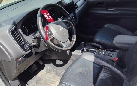 Mitsubishi Outlander III рестайлинг 3, 2012 год, 1 100 000 рублей, 7 фотография