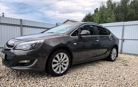 Opel Astra J, 2013 год, 650 000 рублей, 2 фотография
