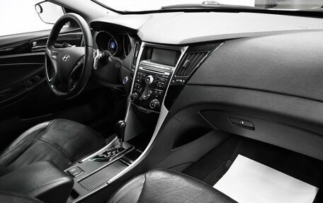Hyundai Sonata VI, 2010 год, 925 000 рублей, 13 фотография
