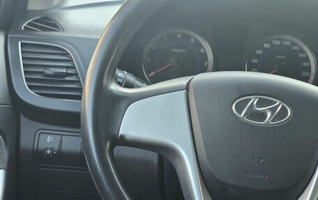 Hyundai Solaris II рестайлинг, 2011 год, 925 000 рублей, 15 фотография