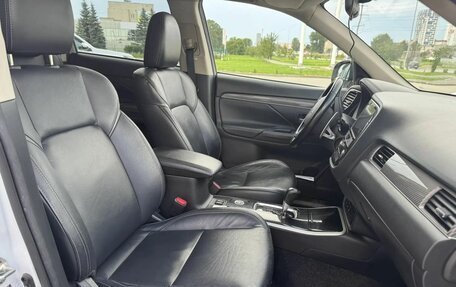 Mitsubishi Outlander III рестайлинг 3, 2019 год, 2 090 000 рублей, 9 фотография