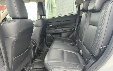 Mitsubishi Outlander III рестайлинг 3, 2019 год, 2 090 000 рублей, 11 фотография