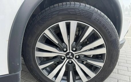 Mitsubishi Outlander III рестайлинг 3, 2019 год, 2 090 000 рублей, 13 фотография