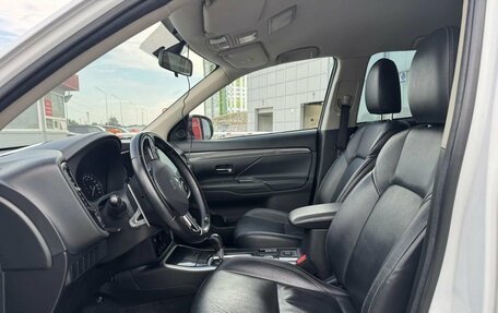 Mitsubishi Outlander III рестайлинг 3, 2019 год, 2 090 000 рублей, 10 фотография
